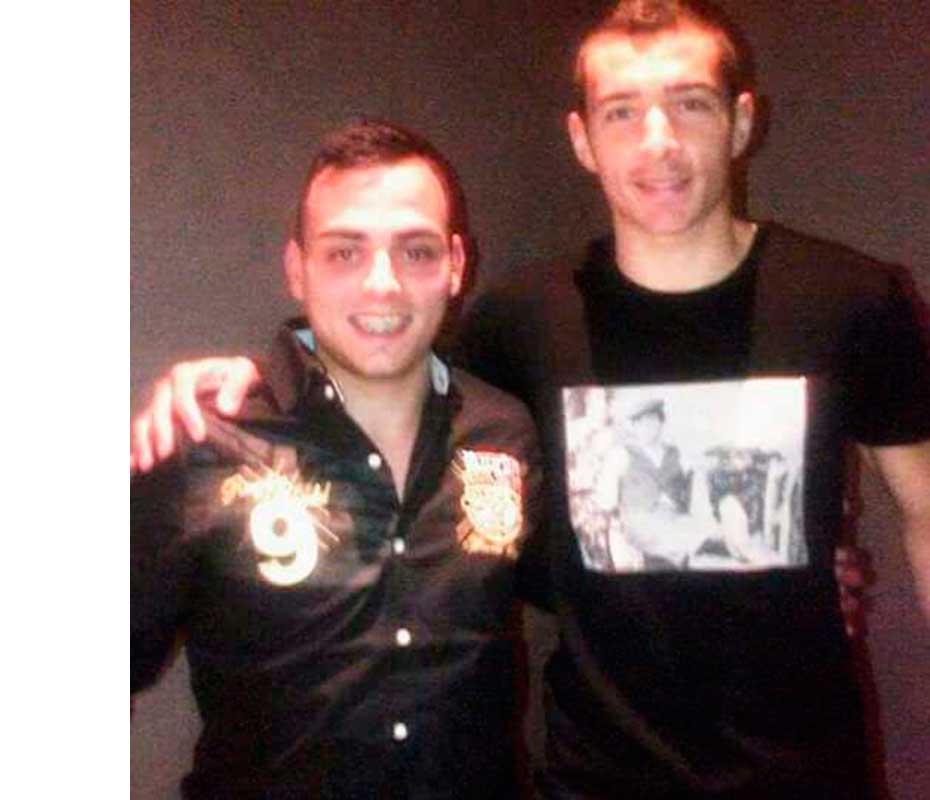 Gerardo Escobar, junto al futbolista Marco Ruben.
