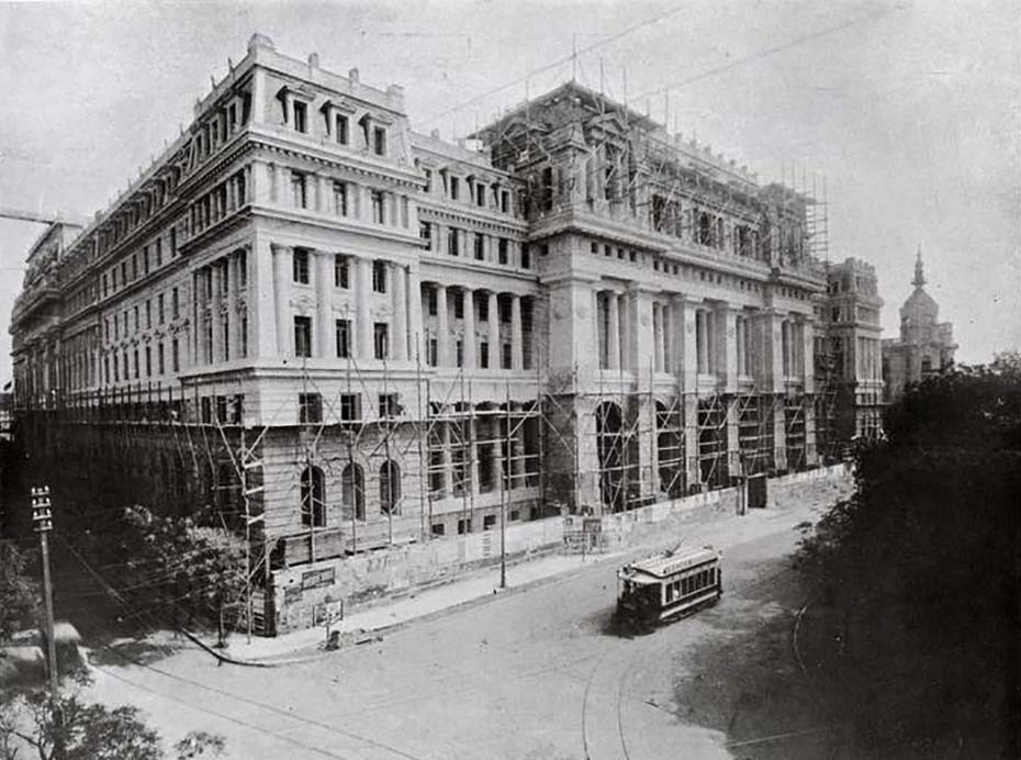 Vista del Palacio de Justicia de la República Argentina. Se ve al edificio aún en construcción, alrededor del año 1910. 