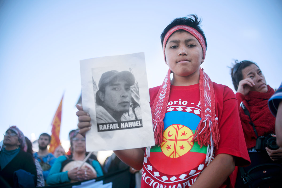 Miles se movilizaron por la muerte de un joven mapuche (Rafael N